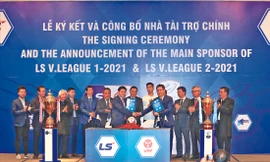 Thành công của mùa giải 2020 giúp V-League tiếp tục giữ chân nhà tài trợ thêm 3 năm. Ảnh: Anh Tú