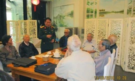 Đại tá Phạm Văn Cương họp mặt ngày truyền thống của Cựu chiến binh chiến sĩ Điện Biên đại đội 806 - Ảnh: Thạch Lợi 