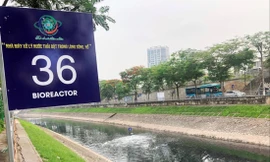 Công ty Thoát nước Hà Nội dự kiến dùng hơn 150 tỷ đồng để bơm nước sông Hồng vào hồ Tây, tạo dòng chảy cho sông Tô Lịch. Ảnh: Anh Trọng 