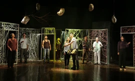 Trang trí khá ấn tượng trong vở diễn