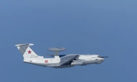 Máy bay quân sự A-50 của Nga bay gần quần đảo tranh chấp được gọi là Takeshima ở Nhật Bản và Dokdo ở Hàn Quốc, bức ảnh được Bộ Quốc phòng Nhật Bản công bố ngày 23/7/2019