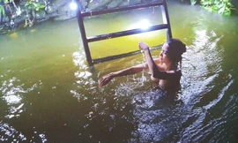 Nhiều khán giả cho rằng nhiều phân cảnh trong “Kiều @” không khác gì phim khiêu dâm.