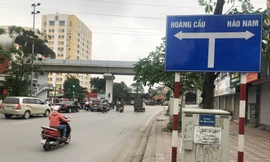 Đã có quy hoạch 10 năm nhưng đường Vành đai 1 đi đến Hoàng Cầu vẫn đang bị cụt chưa thể giải phóng mặt bằng. Ảnh: T.Đ