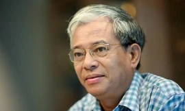 Chèo lái con thuyền giữa 'bão'