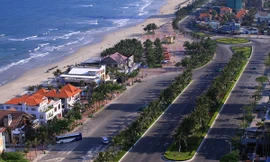 Đất ven biển các tỉnh Quảng Ninh, Đà Nẵng, Nha Trang được cho là những nơi đắc địa để doanh nghiệp nước ngoài ngắm đến, thâu tóm bằng nhiều thủ đoạn