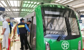 Đoàn tàu đã nhập về đủ cả năm nay nhưng đường sắt Cát Linh-Hà Đông vẫn chưa thể chở khách. Ảnh: A.Trọng