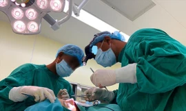 Nhiều bác sỹ bệnh viện Trưng Vương thực hiện phẫu thuật thẩm mỹ trái phép cho bệnh nhân