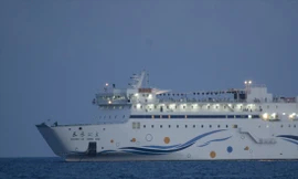 Vùng đánh cá chuồn gần đảo Duy Mộng bị Trung Quốc đưa tàu 3 sao Chang Le Gong Zhu liên tục chở khách du lịch trái phép ra Hoàng Sa. Ảnh: Văn Chương