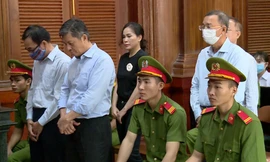 Các bị cáo nghe Tòa tuyên án. Ảnh: PV