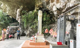 Hang Lèn Hà đang là một trong những địa chỉ đỏ thu hút du khách thập phương