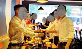 Nhân viên môi giới thường xuyên đăng ảnh liên hoan trên facebook để lôi kéo người tham gia