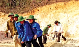 TNTN trên công trường Thanh niên Tà Si Láng (Yên Bái) 2003. Ảnh: Hồng Vĩnh