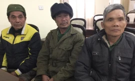 Ba cựu chiến binh Bảo Lâm kể chuyện giữ đất biên cương. Ảnh: Duy Chiến