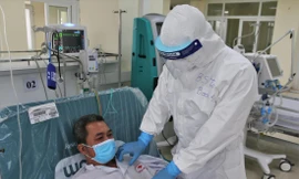 Đi vào tâm đại dịch thế kỷ: Xa để gần