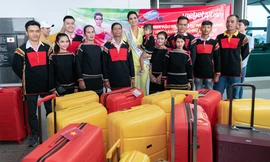 Buôn làng và gia đình tiễn H'Hen Niê sang Thái Lan thi Hoa hậu Hoàn Vũ 