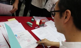 Thí sinh xác nhận nhập học. Ảnh: Như Ý