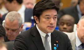 Ông Yasuhide Nakayama 