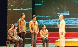 Suốt 40 năm làm nghệ thuật, Tiến Hợi đã hàng nghìn lần vào vai Bác Hồ 