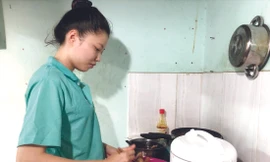 Nguyễn Thị Hồng Thắm, công nhân công ty Huê Phong lo lắng khi bị sa thải