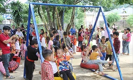 Sân chơi thiếu nhi dành tặng học sinh điểm trường Pà Thẻn, Sơn La Ảnh: CTV 