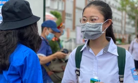 Nhiều ý kiến đề nghị Sở Hà Nội công bố sớm bài thi môn thứ tư để giảm áp lực cho học sinh