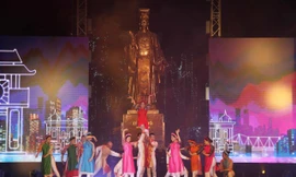 Chương trình nghệ thuật đặc sắc diễn ra quanh bờ Hồ suốt những ngày tới. ẢNH: NGỌC TÚ