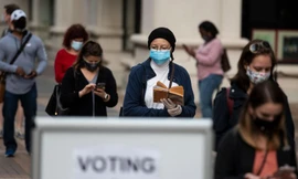 Cử tri bang Virginia đi bỏ phiếu sớm. Ảnh: Fox News