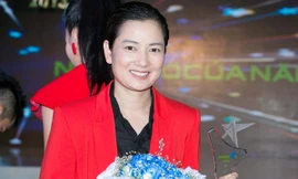 Thúy Vinh 'chuẩn men' nhận giải 'Bà mẹ của năm'
