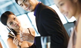 Mất sạch tiền vì 'cưa gái' trong bệnh viện