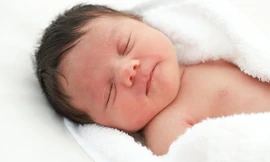 Trẻ bị run tay chân có phải do thiếu canxi?