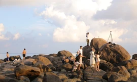 Giới trẻ check-in bãi đá độc đáo ở Đà Nẵng ngắm bình minh, hoàng hôn