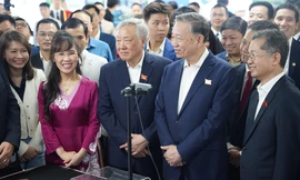 Tổng Bí thư Tô Lâm thăm Trung tâm nghiên cứu, đào tạo thiết kế vi mạch và trí tuệ nhân tạo Đà Nẵng