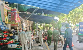 Từ thông tin báo Tiền Phong, quận Sơn Trà ra quân lấy lại vỉa hè cho người đi bộ