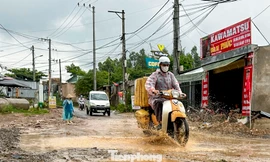 Tuyến đường thi công dang dở nhiều năm ở Đà Nẵng, người dân khốn khổ vì bụi bặm, bùn lầy
