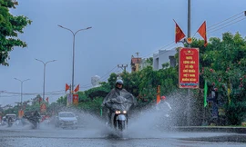 Nhiều tuyến đường Đà Nẵng ngập nước sau cơn mưa vàng giải nhiệt