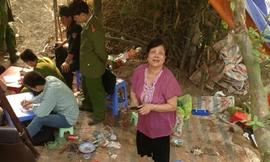 Mẹ vợ Khánh “trắng”, 73 tuổi ngồi cả 2 sới bạc lớn