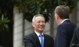 Phó Thủ tướng Trung Quốc Lưu Hạc gặp gỡ Trưởng Phái đoàn đàm phán thương mại Mỹ Robert Lighthizer trước khi phiên đàm phán diễn ra