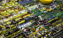 Trung Quốc: Nghề 'đào vàng' từ rác thải điện tử