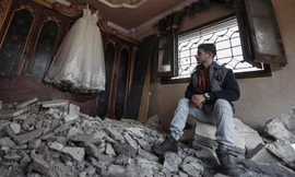 Cảnh tượng không khỏi xót xa sau vụ không kích của Israel