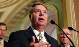 Thượng nghị sĩ Lindsey Graham, 1 trong những người ủng hộ quyết định của Tổng thống Trump (Ảnh: AP) 