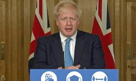 Thủ tướng Anh Boris Johnson trong buổi họp báo tối ngày hôm qua.
