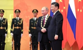 Huân chương hữu nghị cho Putin, Trung Quốc mệt mỏi với bá quyền Mỹ