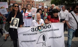 Đoàn người biểu tình phản đối Hội nghị G20 phần lớn là những bà mẹ đã mất con cháu