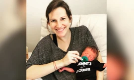 Sinh con khi đang làm bài thi 