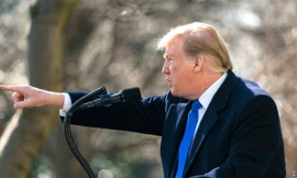 Ông Trump có lạm quyền khi áp đặt Tình trạng khẩn cấp?