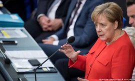 Thủ tướng Đức Angela Merkel trả lời chất vấn của các nhà lập pháp Đức. (Nguồn: dpa)