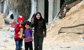 Niềm vui của trẻ em Syria khi khu vực Harasta, Đông Ghouta được giải phóng.
