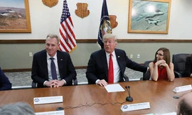 Những ngày đầu năm mới, Tổng thống Trump đã phải đau đầu với những vấn đề đáng lo ngại