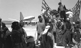 Người Do Thái bị trục xuất đang sửa soạn trước khi ra đi