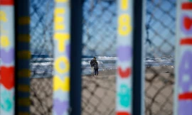 Hàng rào biên giới Mexico - Mỹ liệu có thể được 'nâng cấp' thành bức tường biên giới khổng lồ?